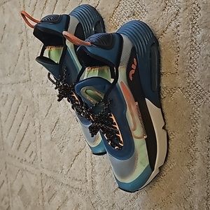 Air Max 2090 men's sz 9